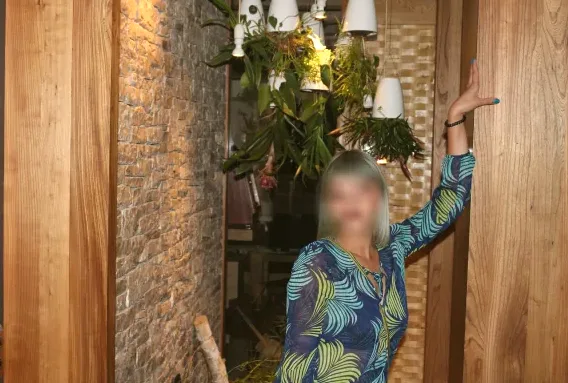 Claudia, 28
