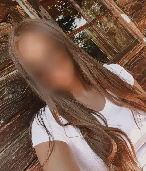 Daniela, 27