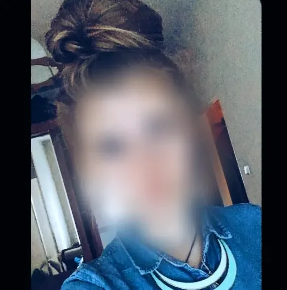 Ela, 34