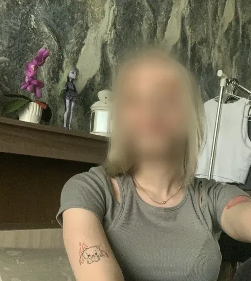 Isabell, 19