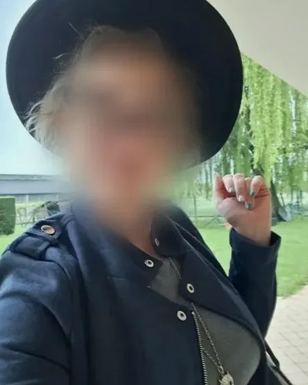 Julia, 33