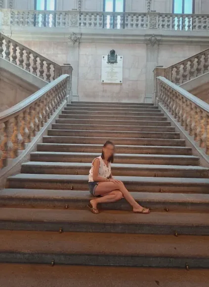 Lara, 33