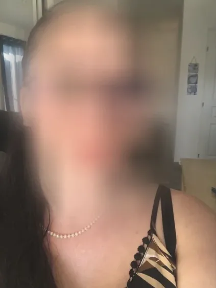 Lara, 39