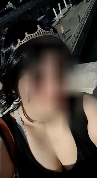 Leyla, 40