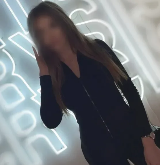 Nina, 32