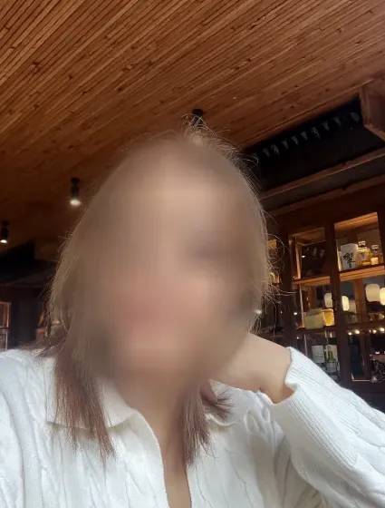 Sandra, 40