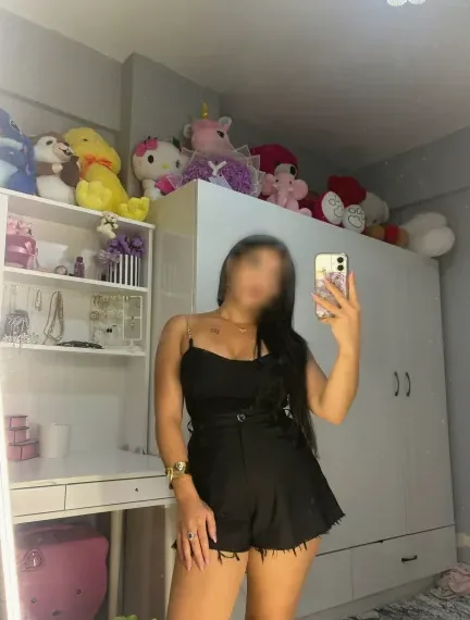 Stefanie, 27