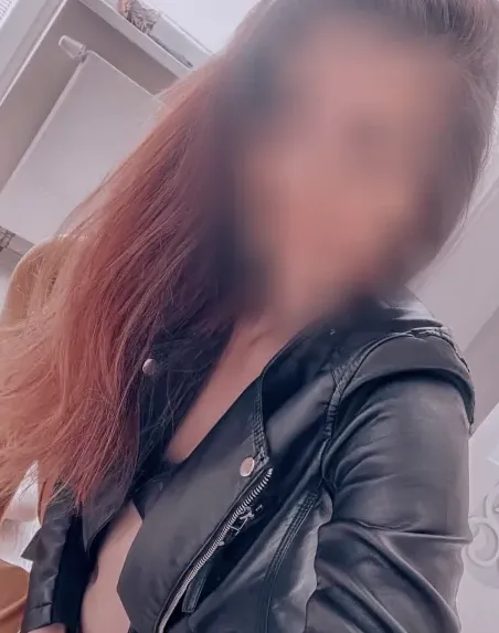 Viktoria, 24